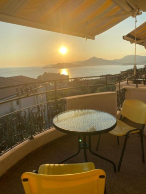 Yellow Apartment, Sveti Stefan